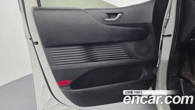 Hyundai Staria 2021 thumb 10