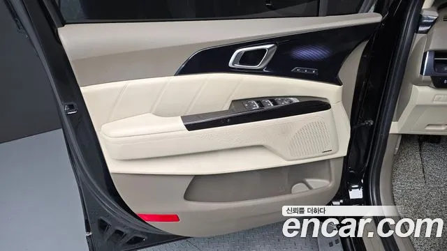 Kia Carnival 2023 thumb 9