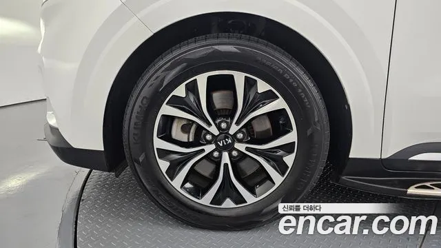 Kia Carnival 2021 thumb 5