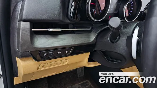Kia Carnival 2021 thumb 3