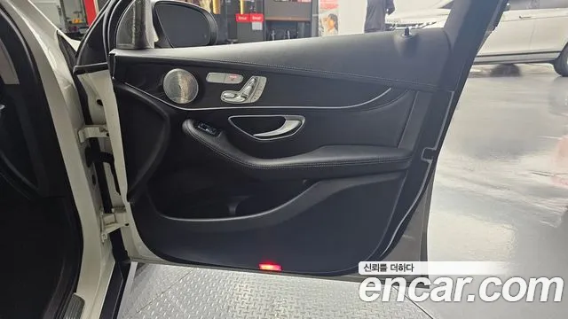 Mercedes-Benz GLC 2018 thumb 4