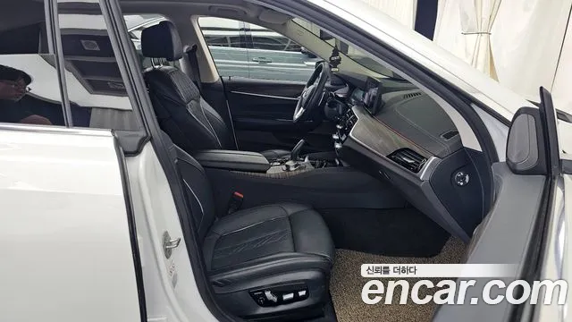 BMW 6 серии Gran Turismo 2023 thumb 9