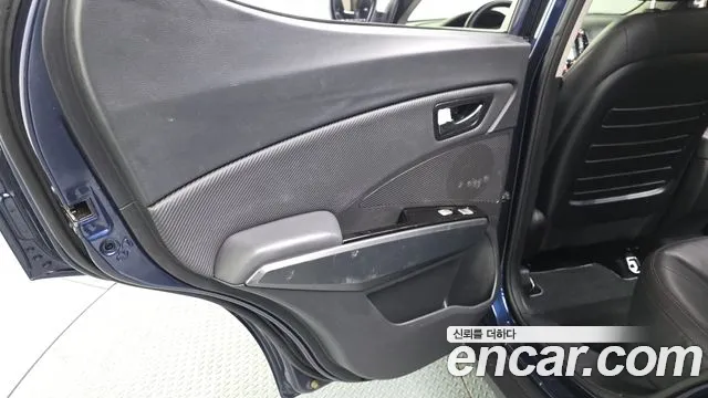 KGM Tivoli Air 2016 thumb 4