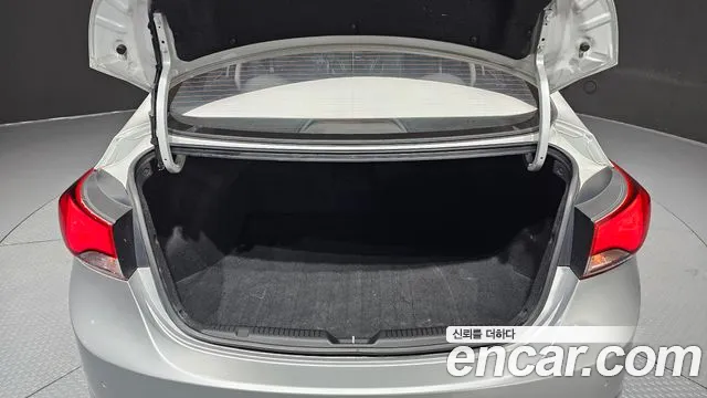 Hyundai Elantra 2015 thumb 6