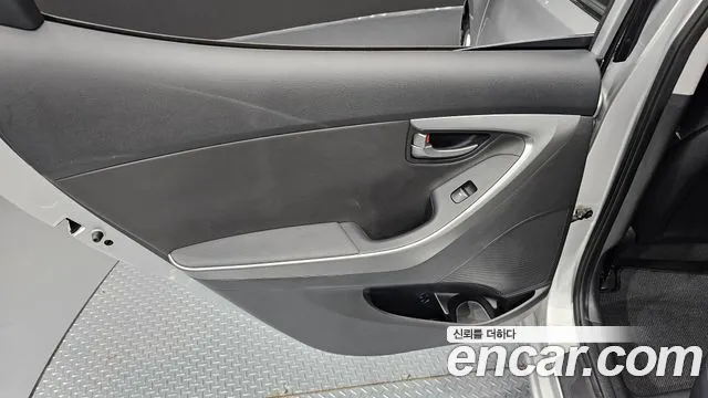 Hyundai Elantra 2015 thumb 3