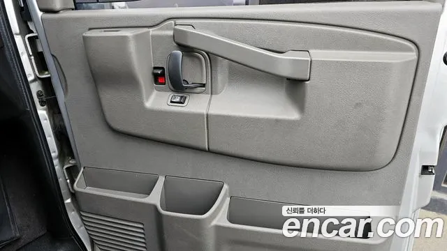 GMC Savana 2020 thumb 10