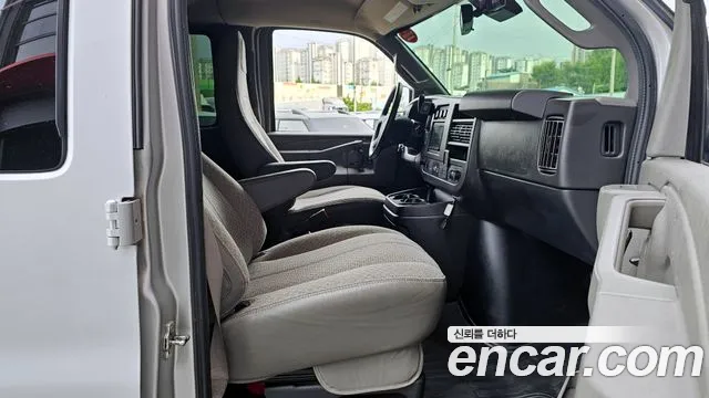 GMC Savana 2020 thumb 9