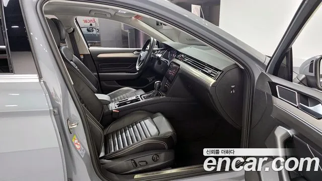 Volkswagen Passat GT 2022 thumb 6