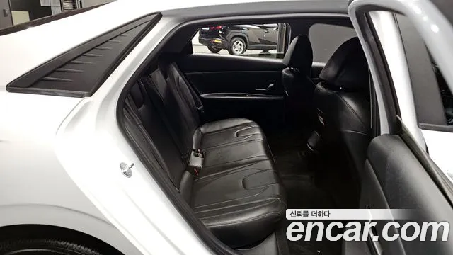 Hyundai Elantra 2023 thumb 6