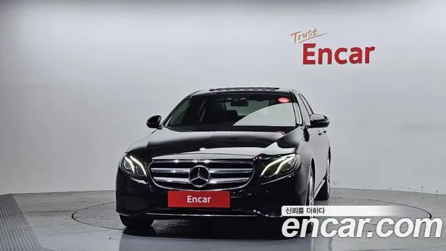 Mercedes-Benz E-Class 2017 thumb 12
