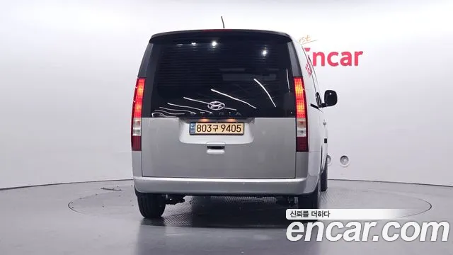Hyundai Staria 2023 thumb 11