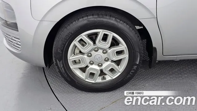 Hyundai Staria 2023 thumb 3