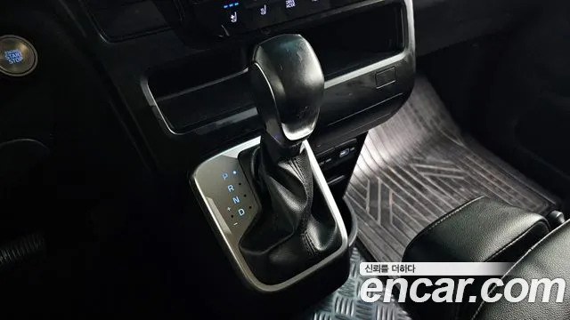 Hyundai Staria 2023 thumb 4