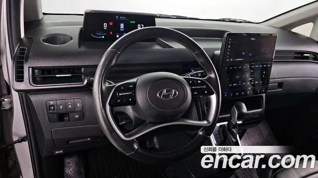 Hyundai Staria 2023 thumb 2