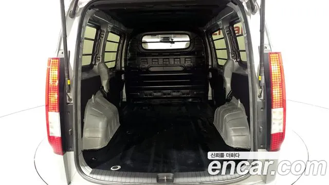 Hyundai Staria 2023 thumb 5