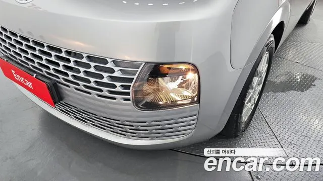 Hyundai Staria 2023 thumb 6