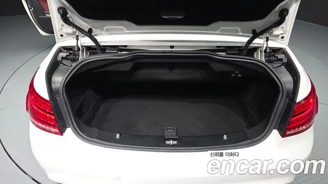 Mercedes-Benz E-Class 2015 thumb 12