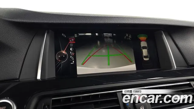BMW 5 серии 2015 thumb 12
