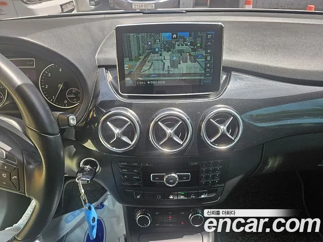 Mercedes-Benz B-Class 2014 thumb 3