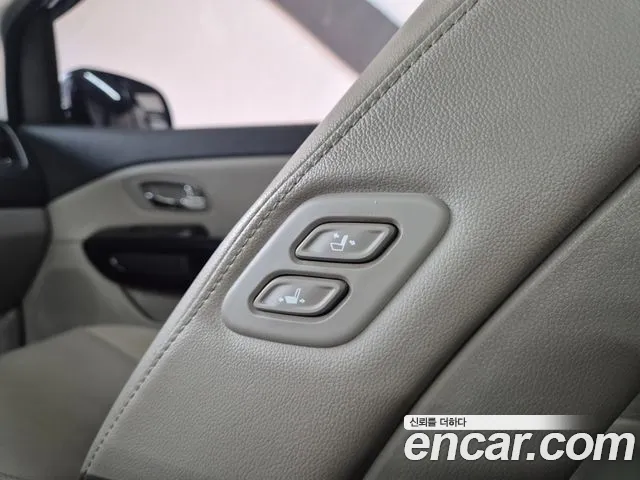Kia Carnival 2019 thumb 10