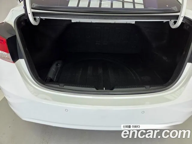 Hyundai Avante 2011 thumb 12