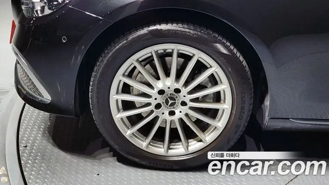 Mercedes-Benz E-Class 2021 thumb 4