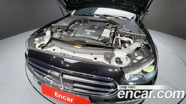 Mercedes-Benz E-Class 2021 thumb 7