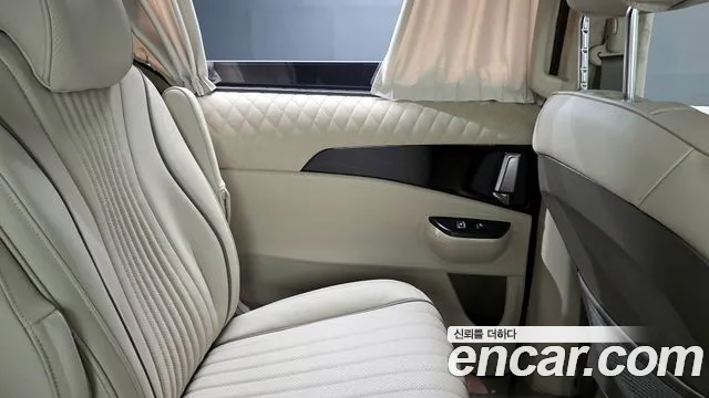 Kia Carnival 2023 thumb 2