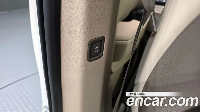 Kia Carnival 2023 thumb 5