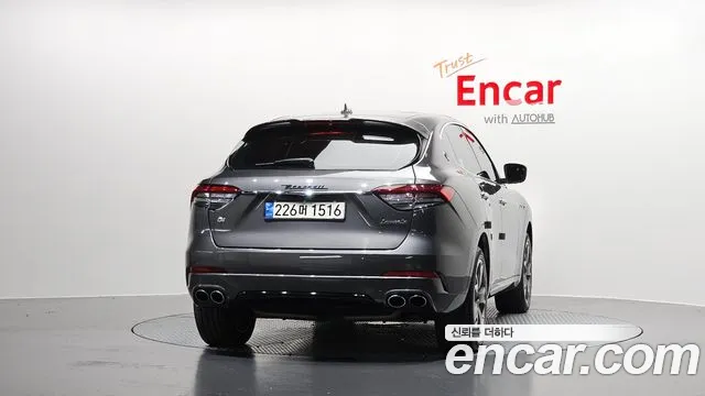 Maserati Levante 2018 thumb 11