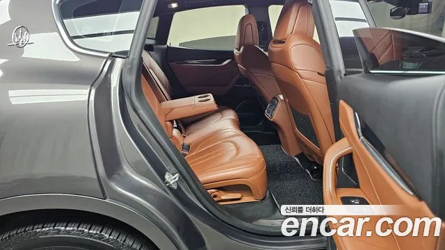 Maserati Levante 2018 thumb 4