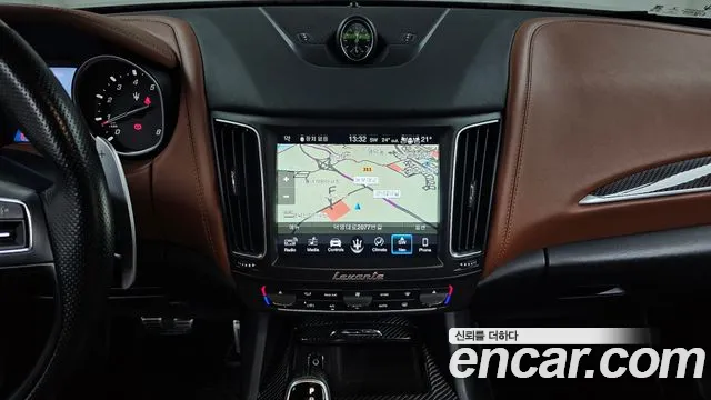 Maserati Levante 2018 thumb 2