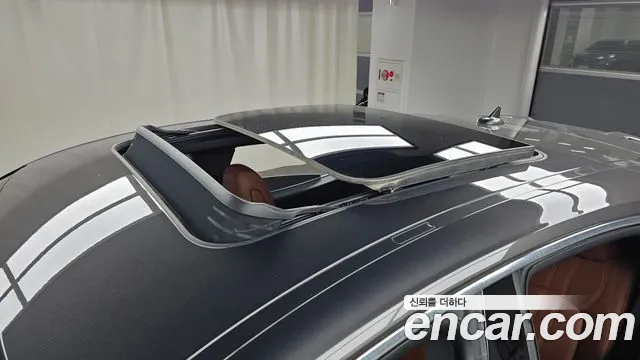 Maserati Levante 2018 thumb 12