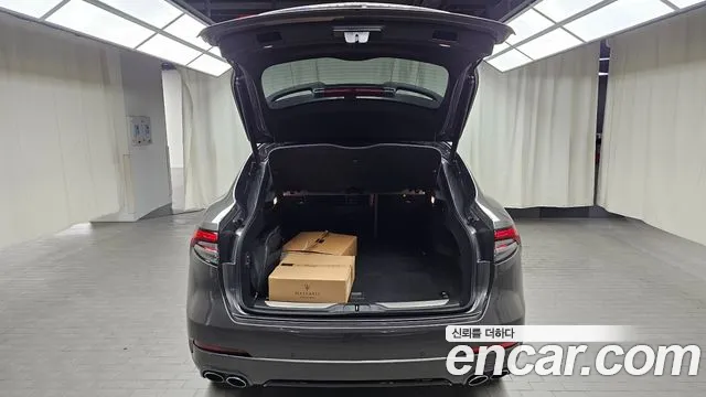 Maserati Levante 2018 thumb 10