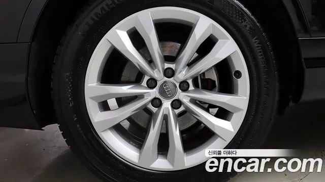Audi Q7 2019 thumb 3