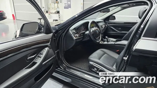 BMW 5 серии 2015 thumb 11