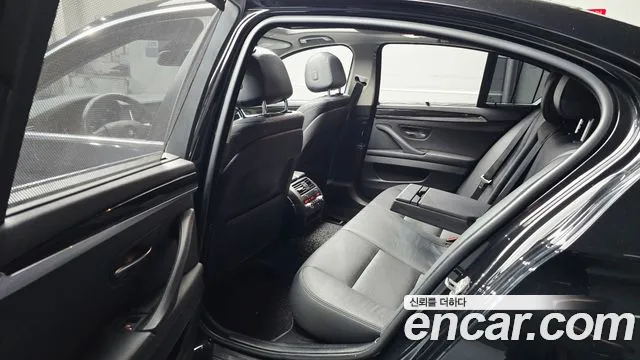 BMW 5 серии 2015 thumb 3