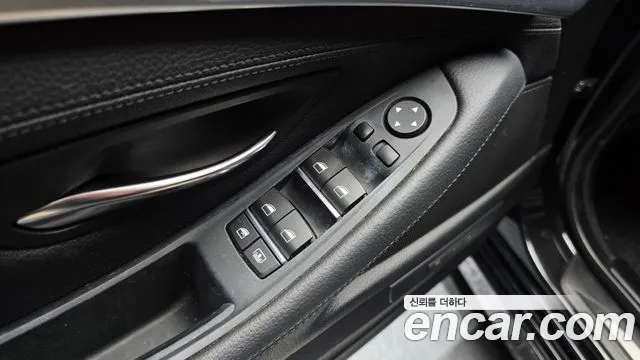 BMW 5 серии 2015 thumb 9