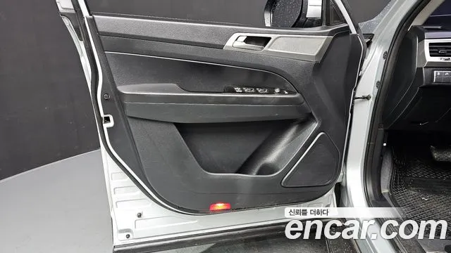 KGM Rexton 2018 thumb 6