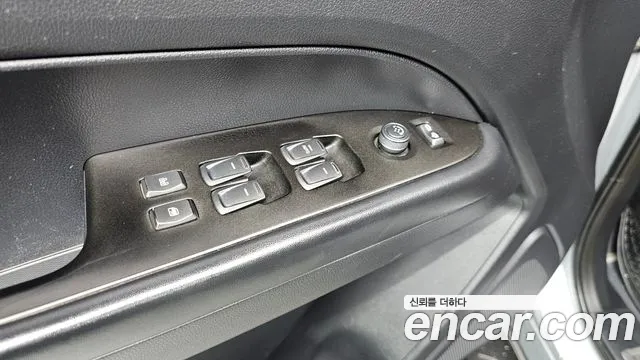 KGM Rexton 2018 thumb 2