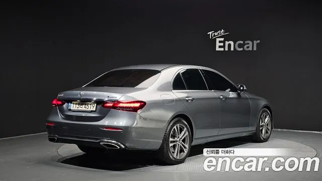 Mercedes-Benz E-Class 2022 thumb 3