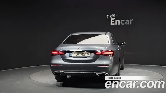 Mercedes-Benz E-Class 2022 thumb 7