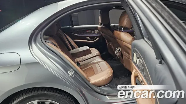 Mercedes-Benz E-Class 2022 thumb 5