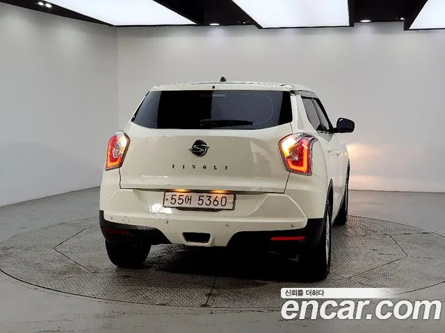 KGM Tivoli 2015 thumb 11