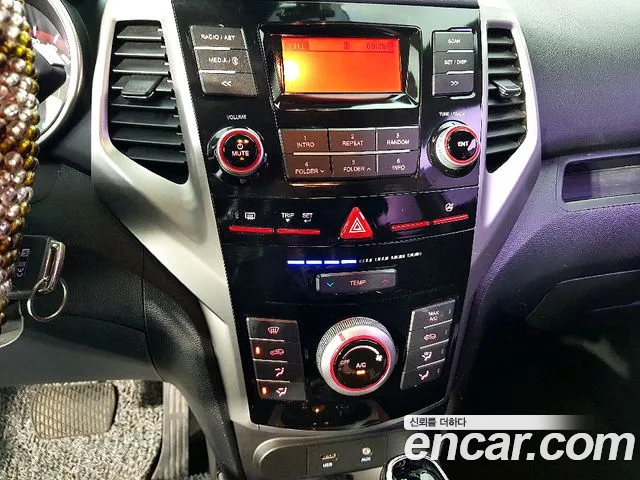 KGM Tivoli 2015 thumb 12