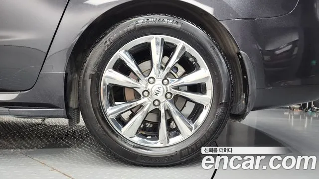 Kia Carnival 2019 thumb 11