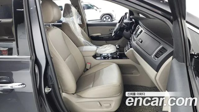 Kia Carnival 2019 thumb 3