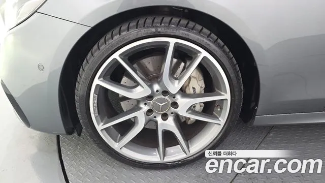 Mercedes-Benz E-Class 2017 thumb 7