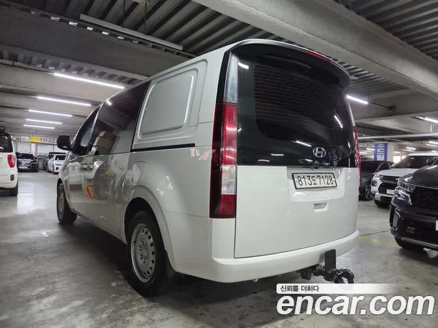Hyundai Staria 2023 thumb 2