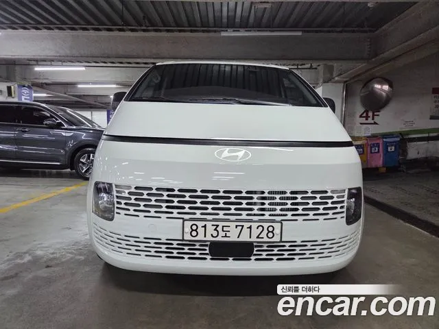 Hyundai Staria 2023 thumb 3